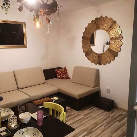 Little Modern Folk Apt Apartment Vălenii de Munte Екстериор снимка