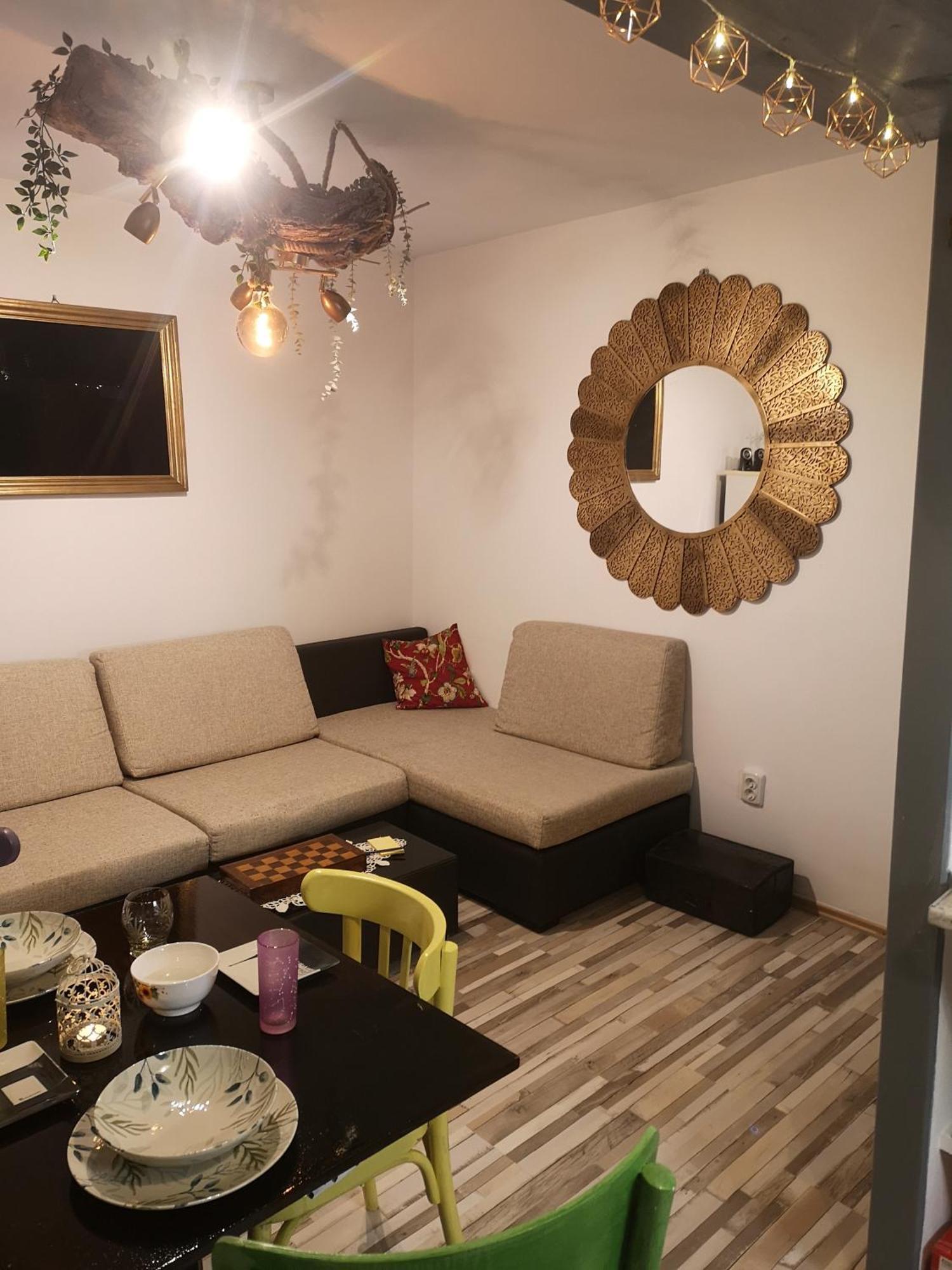 Little Modern Folk Apt Apartment Vălenii de Munte Екстериор снимка