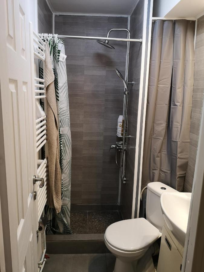 Little Modern Folk Apt Apartment Vălenii de Munte Екстериор снимка